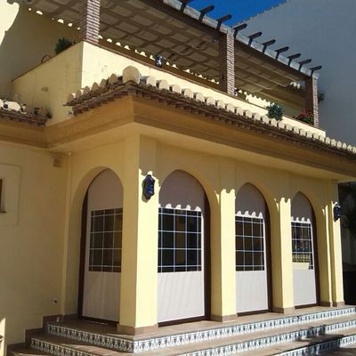 Toldo guías arriba y toldos cortavientos 