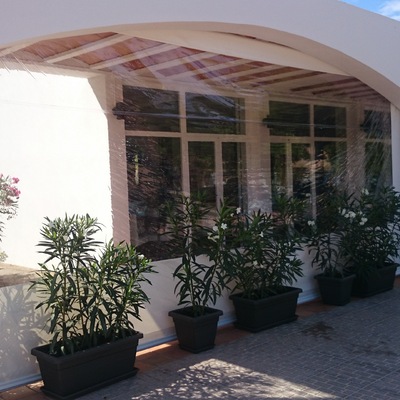 Toldo vertical con ventana