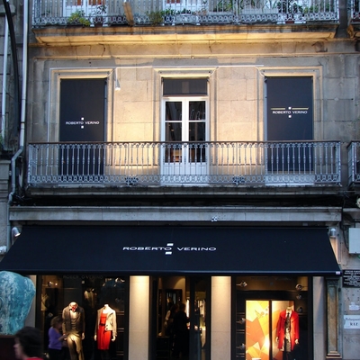 Toldos modelo cofre y verticales en 1ª planta