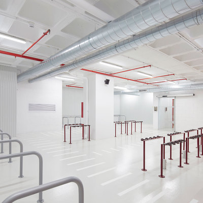 Reconversión de unos trasteros en aparcamiento para vehículos ligeros en un edificio de oficinas propiedad de Inmobiliaria Colonial.