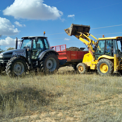 TRACTOR, MAQUINA MIXTA Y REMOLQUE ESPARCIDOR