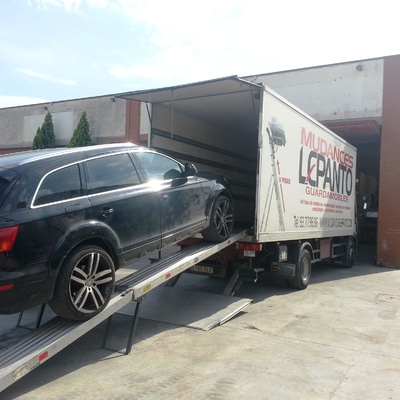 Tralado de vehículo en camión