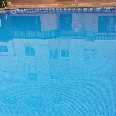 Tratamientos de choque al agua de piscinas