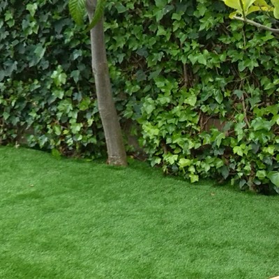 PAISAJISMO CON CESPED ARTIFICIAL