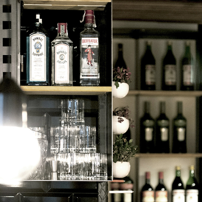 Estantería Bar Farigola.