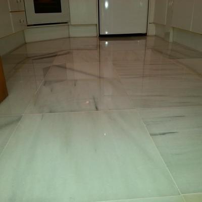 Una cocina con brillo y nada de resbalar.. 