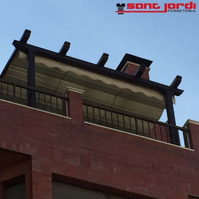 Pérgola imitación madera