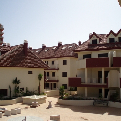 URBANIZACIÓN PRIVADA DE 78 VIVIENDAS + GARAJES + PISCINAS Y ZONAS AJARDINADAS