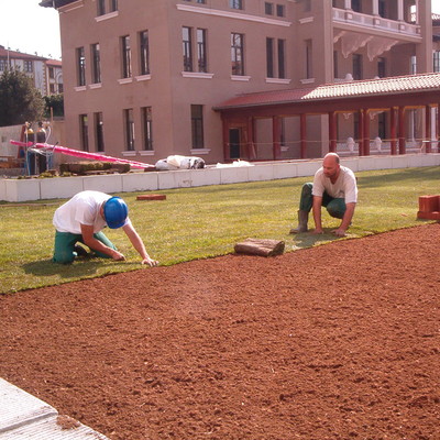 Implantación de tepe de césped Valdecilla