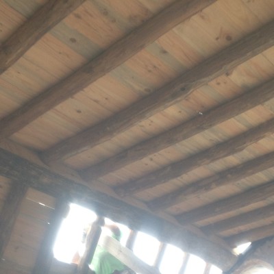 Construcción de cubierta de madera