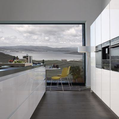 Cocina lacada sistema apertura gola