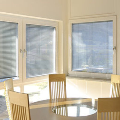 Ventana  Finstral de PVC con veneciana integrada Twin line