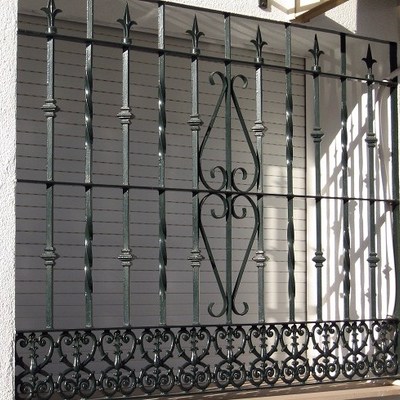 ventana con diseño Hierro forjado.