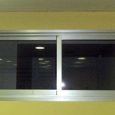 Ventana corredera con solape