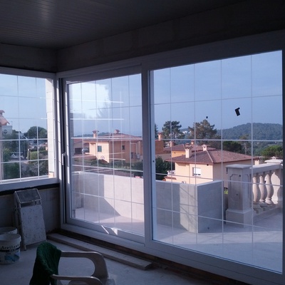 VENTANA CORREDERA ELEVABLE CON SALIDA A TERRAZA