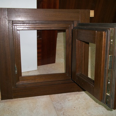 Ventana de perfil europeo