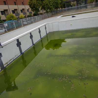 PISCINA DEGRADA PREVIA A LOS TRABAJOS