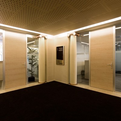 Vestíbulo entidad bancaria.