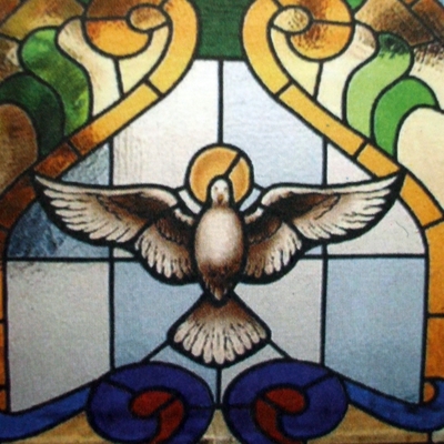 VIDRIERA CON EL ESPIRITU SANTO