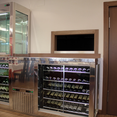 Vinoteca expositor.