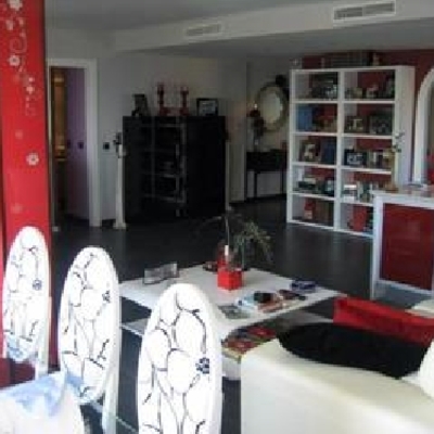 vista de salon decorado