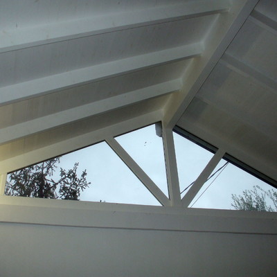 Vista interior tejado color blanco.