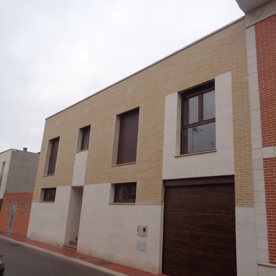 VIVIENDA UNIFAMILIAR Y GARAJE