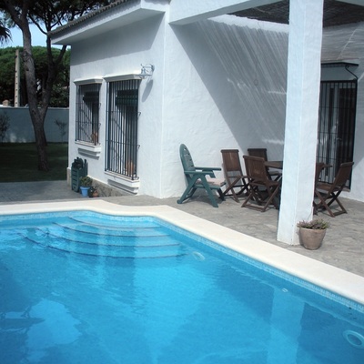 VIVIENDA CON PISCINA