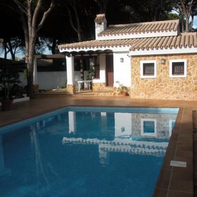 VIVIENDA CON PORCHE Y PISCINA