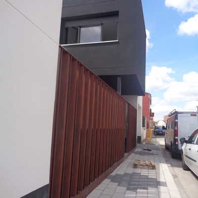 VIVIENDA UNIFAMILIAR, GARAJE Y MERENDERO
