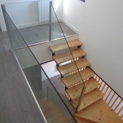 VIVIENDA UNIFAMILIAR, GARAJE Y MERENDERO
