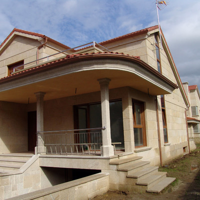 VIVIENDA EN NOALLA