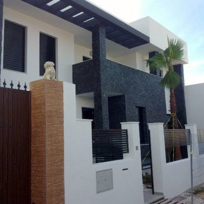 VIVIENDA ENTRE MEDIANERAS