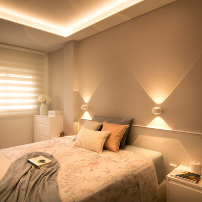 Dormitorio con luz indirecta