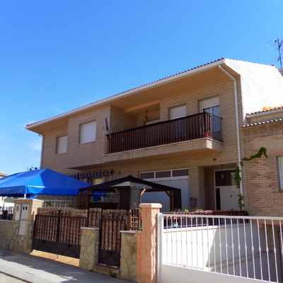 VIVIENDA Y BAR EN PLANTA BAJA