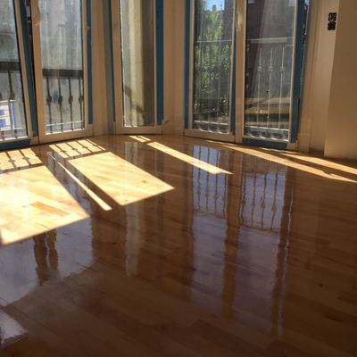 Acochillado y barnizado de parquet