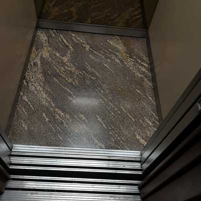 Limpieza general y abrillantado de ascensor