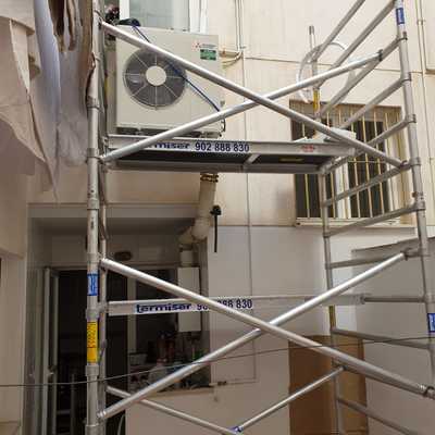 Instalación unidad exterior con andamio