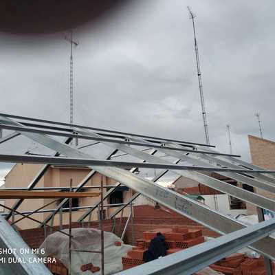 ESTRUCTURA METÁLICA LIGERA A DOS AGUAS