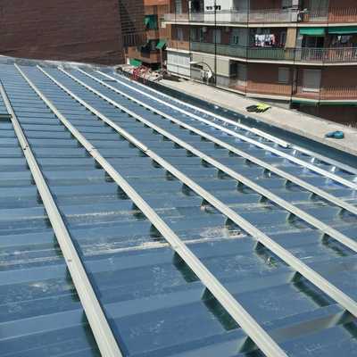 COLOCACIÓN DE RASTEL DE 2CM ENCIMA DE CHAPA TRAPEZOIDAL