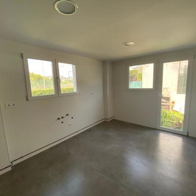 Cocina con ventanas y puerta de PVC Color Blanco