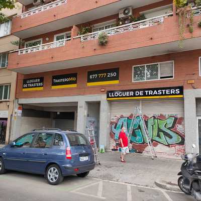 Cajón luminoso led y letreros PVC