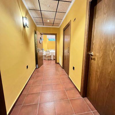 Puertas de madera en restaurante