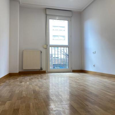 Rehabilitación de pintura en dormitorio