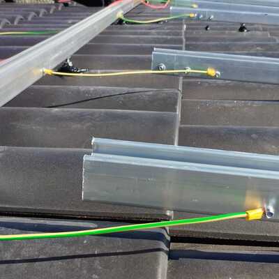 Detalle conexionado a tierra de estructura de paneles