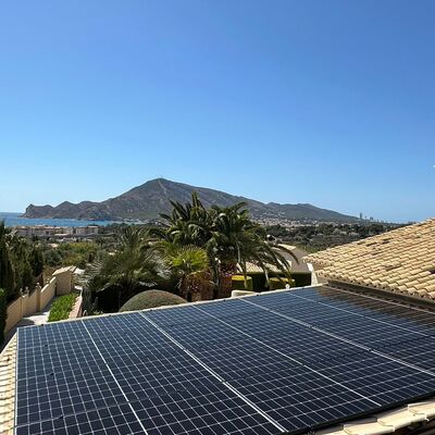 Instalacion Canadian Solar en techo de metal