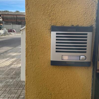 Instalación de telefonillos y porteros automáticos