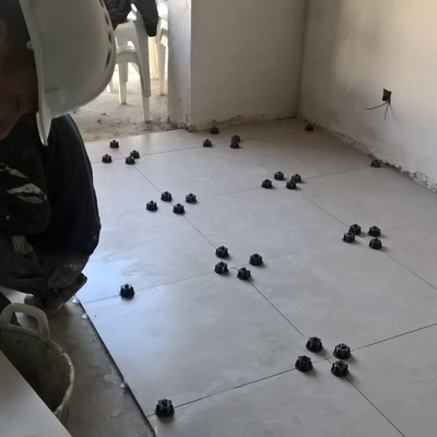 Solado con gres sobre firme nivelado