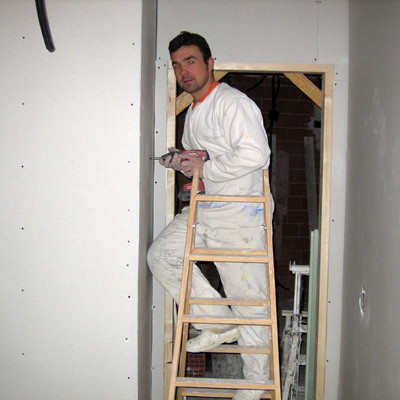 yo mismo colocando pladur