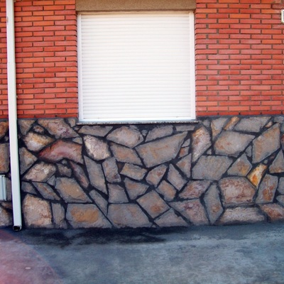 zocalo de piedra natural rejuntada